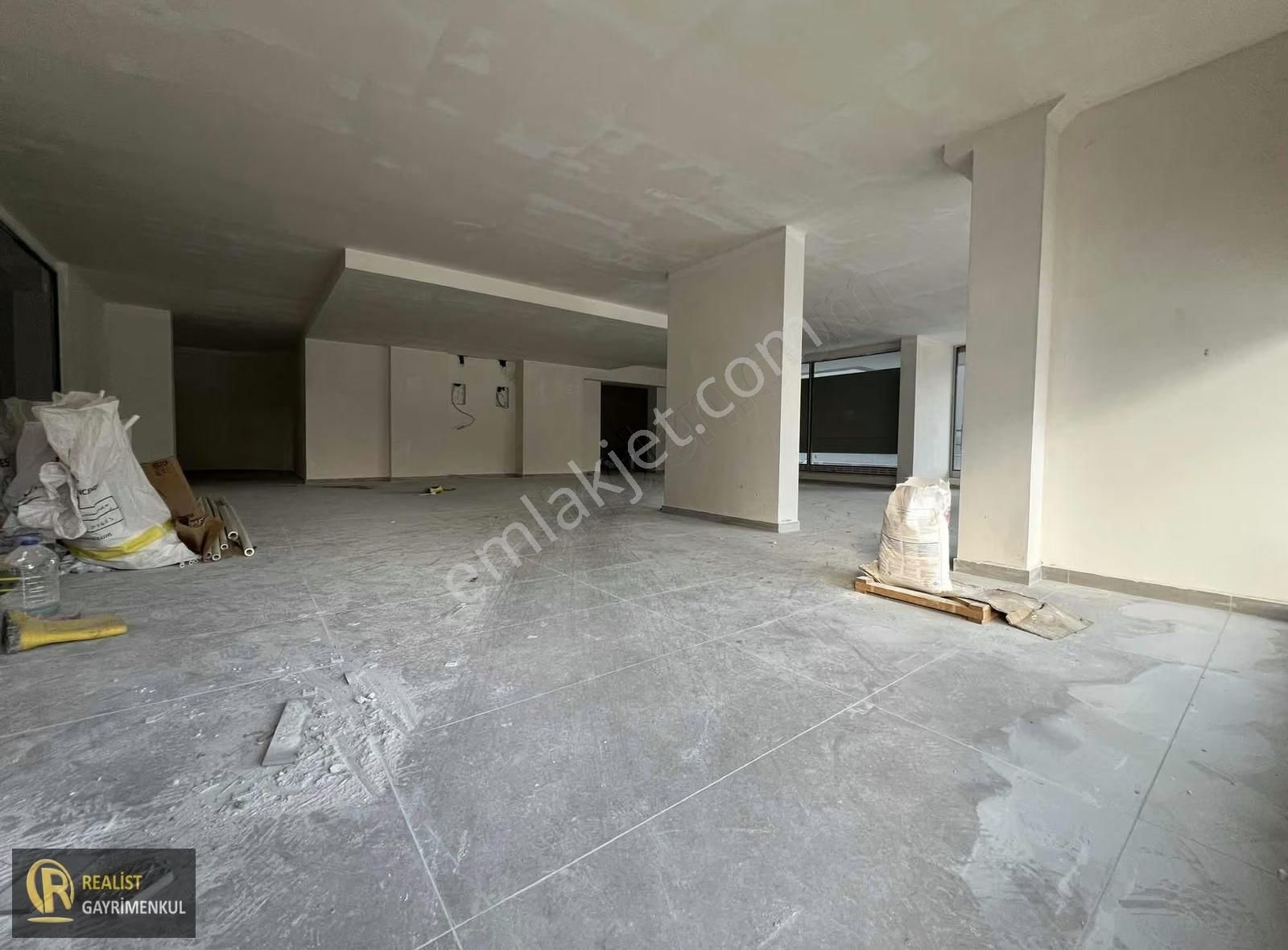 İşlek Cadde Üzeri Kullanıma Hazır 400 M² Dükkan - Görsel 18