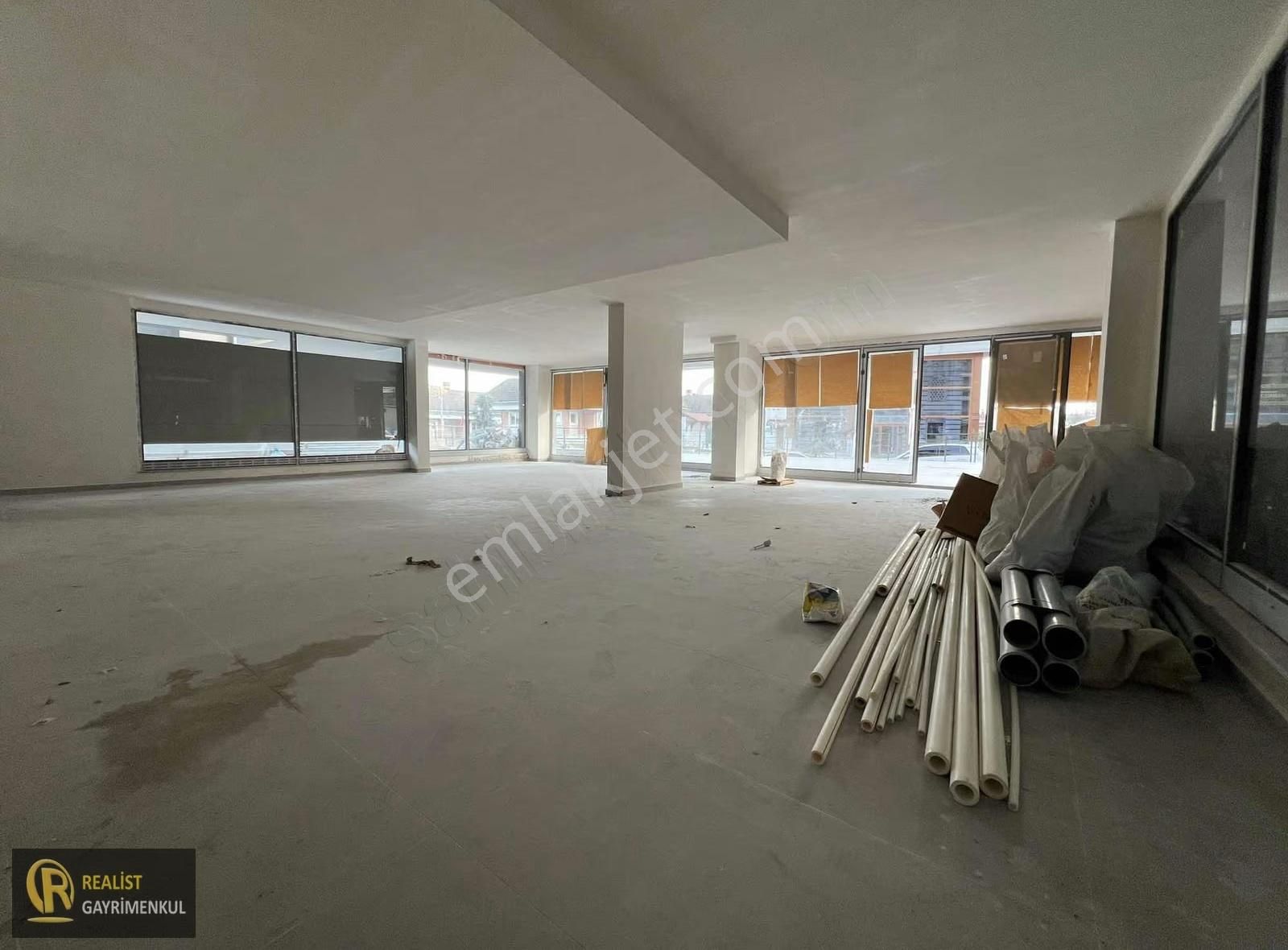 İşlek Cadde Üzeri Kullanıma Hazır 400 M² Dükkan - Görsel 9