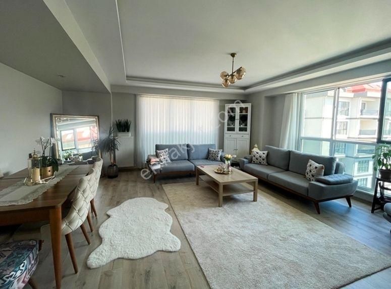 Mertcan Dan Royal Garden'de Ebeveyn Banyolu 3+1 Deniz Manzaralı - İskanlı - Görsel 2