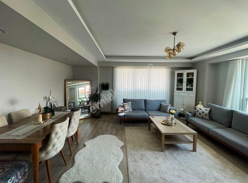 Mertcan Dan Royal Garden'de Ebeveyn Banyolu 3+1 Deniz Manzaralı - İskanlı - Görsel 4