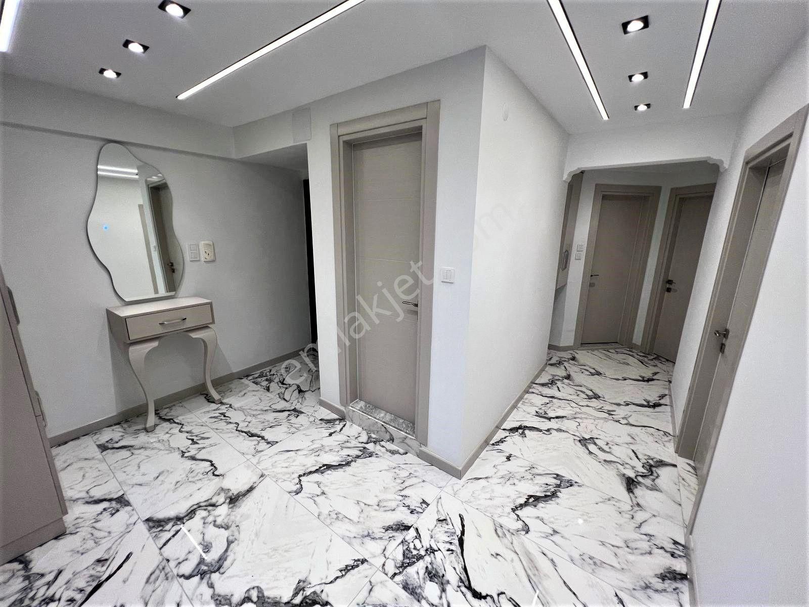 🟠🟠 Alfa'dan Açay'da Ayrı Mutfak Satılık Şık Tasarımlı Ön Cephe 3+1 Geniş Daire - Görsel 10