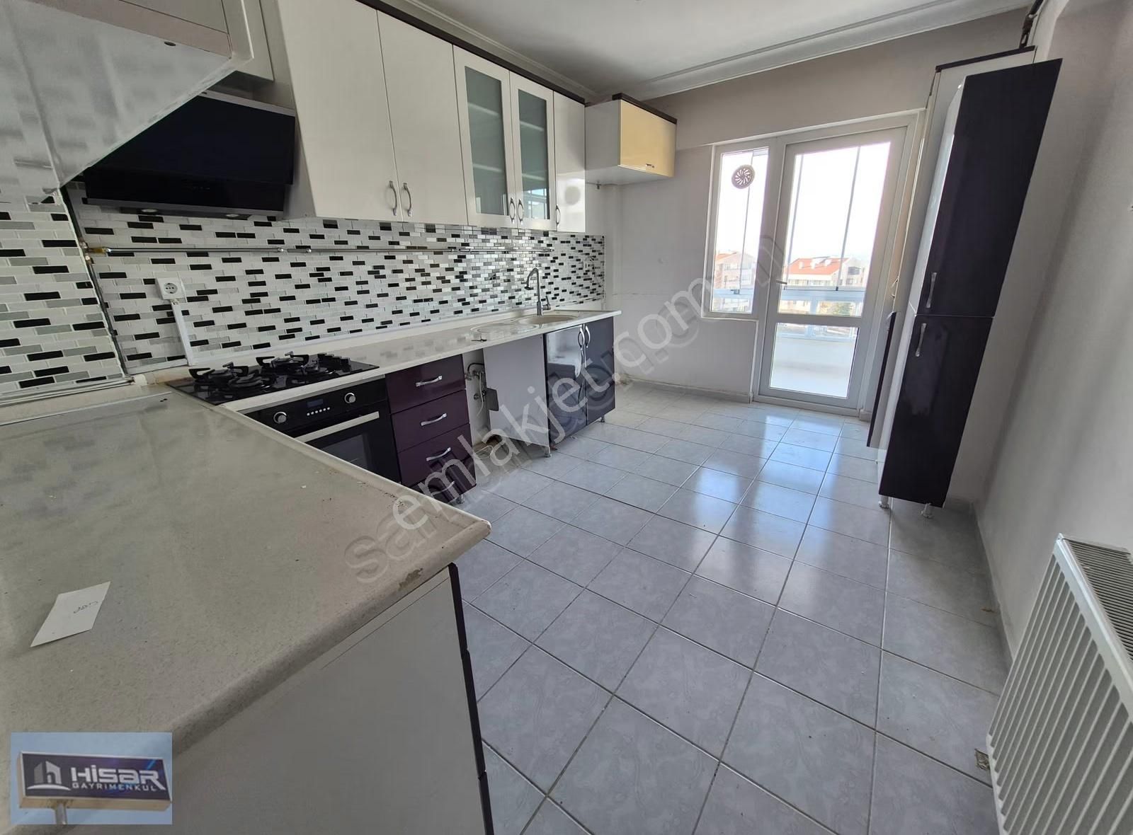 Hisar'dan 899 Cd Üzeri Yapılı Manzaralı 3+1 Asansörlü Ankastreli