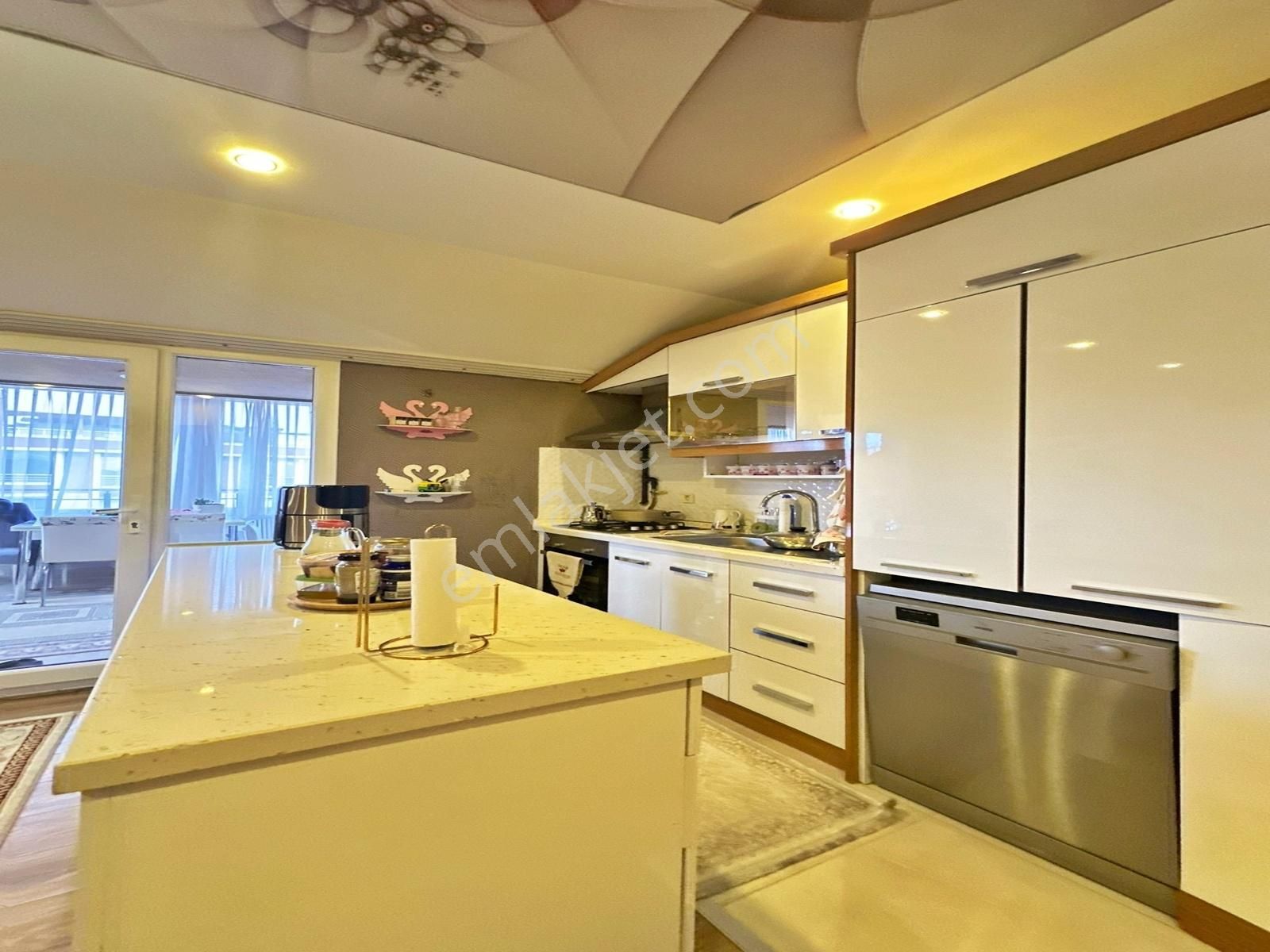 Konak Yapı'dan Beylikdüzü'nde 5+2 Butik Site Otoparklı Dubleks - Görsel 4