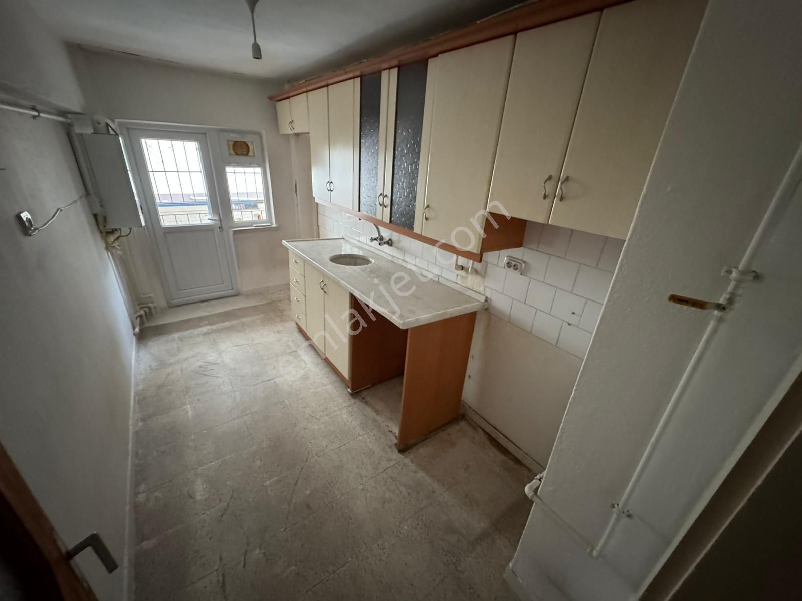 Akşemsettin Mah'de 3+1 Yüksek Giriş Ulaşıma Yakın Daire!