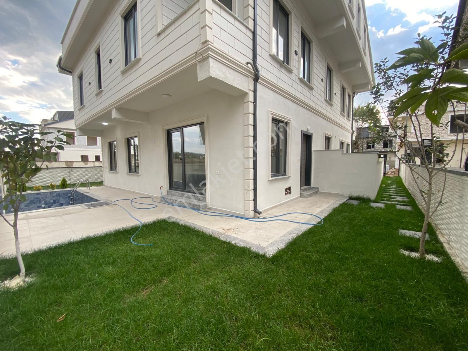 Kocaali'de Hayalinizdeki Villa! Müstakil Havuzlu Mutfak Ayrı 4+1 - Görsel 2