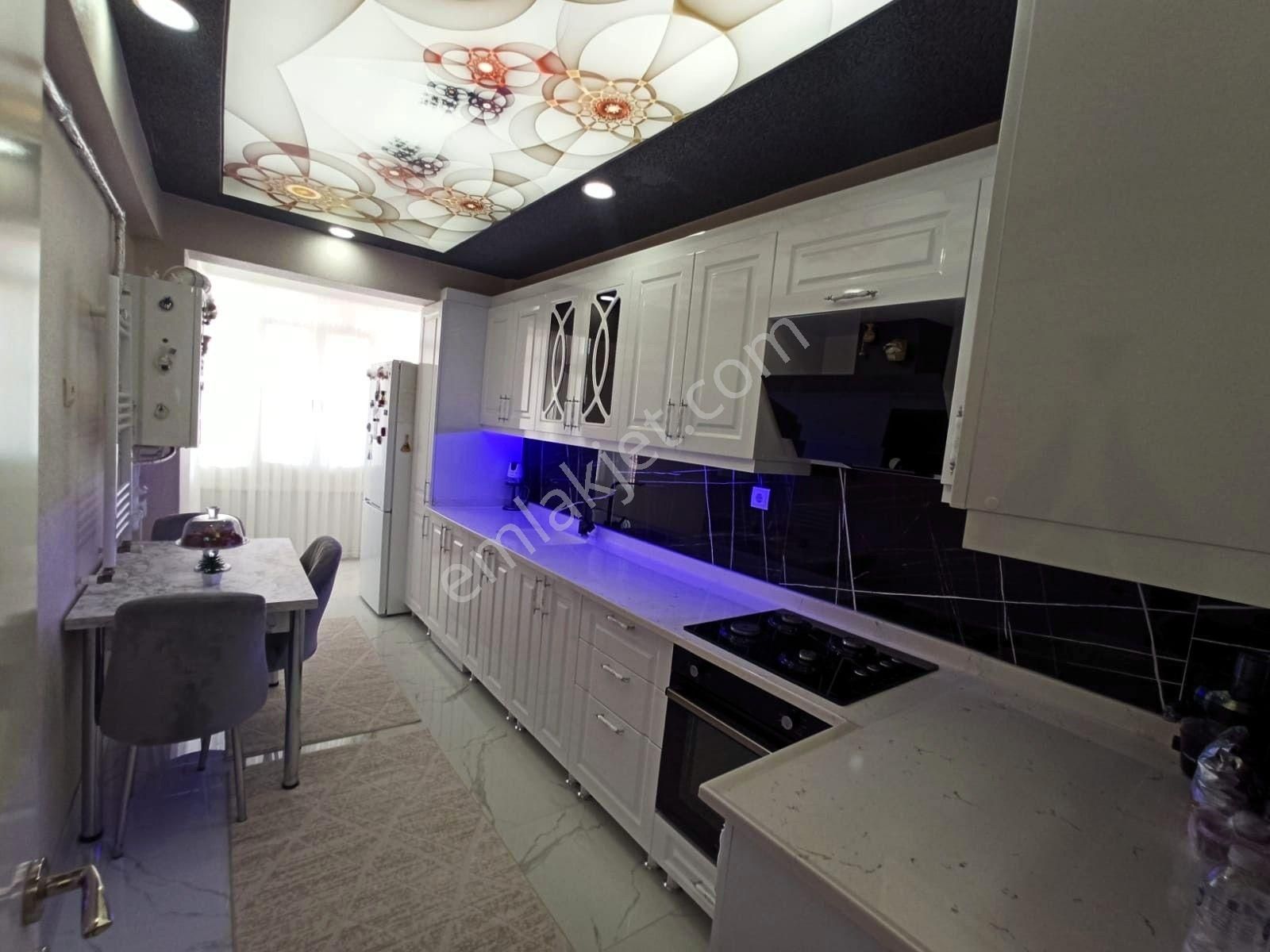 Atatürk Mahallesinde 3+1 Katta Yapılı Daire