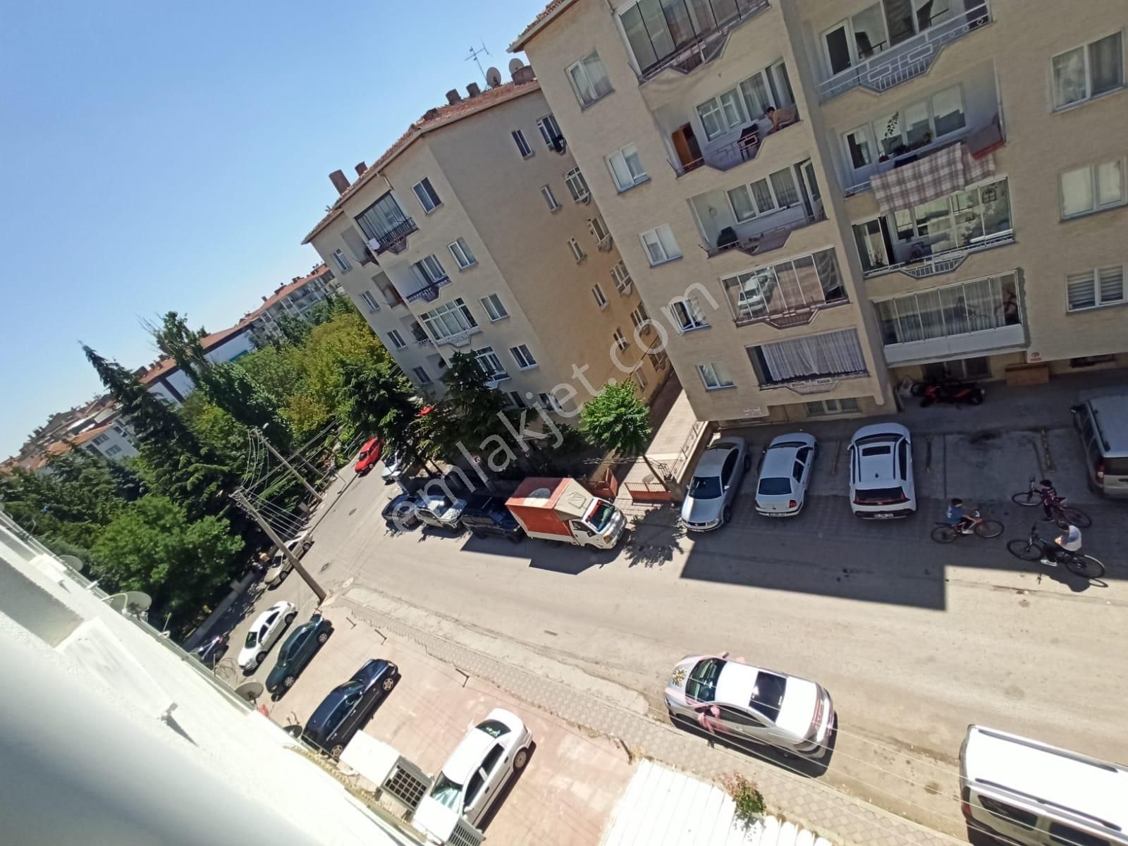 Atatürk Mahallesinde 3+1 Katta Yapılı Daire - Görsel 20