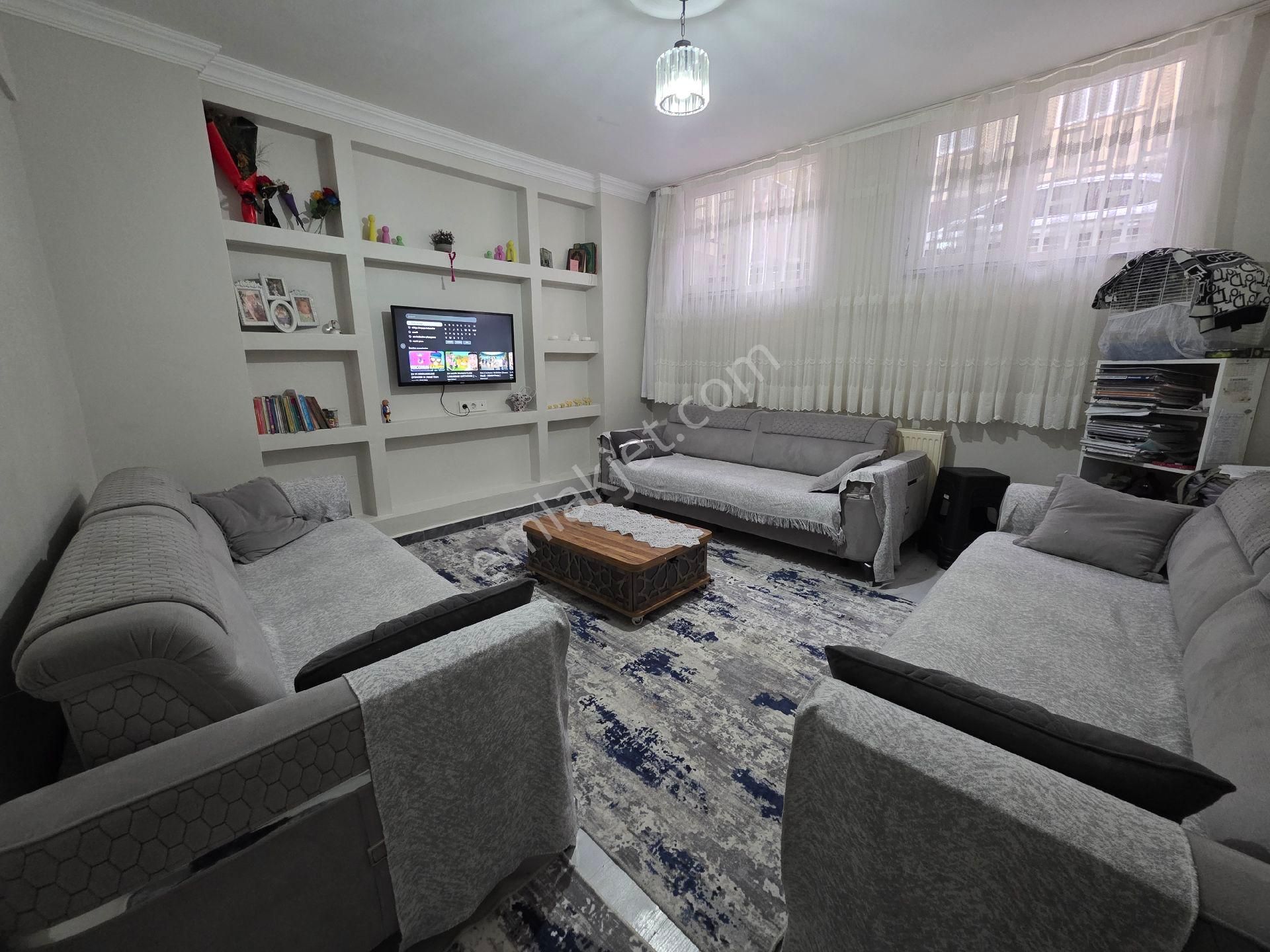 Aslı Emlaktan Gazi Mah.1+1 Bajçe Katı