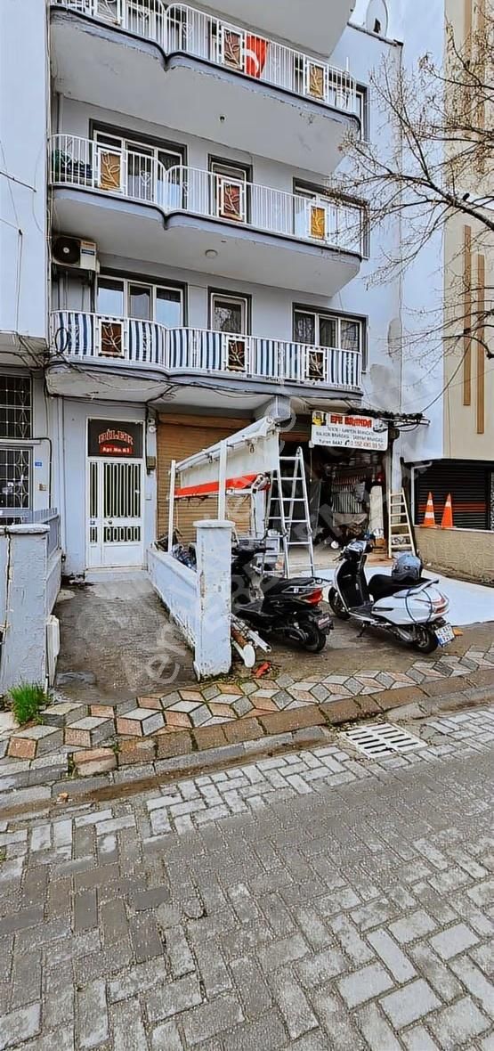 3 Daire Ve 2 Dükkanlı Komple Satılık Bina