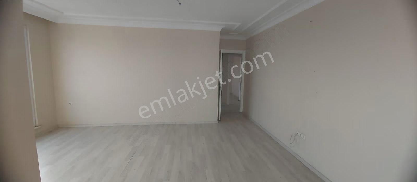 Metrobuse Yakin Huriyet Bulvarinda Harika Konum