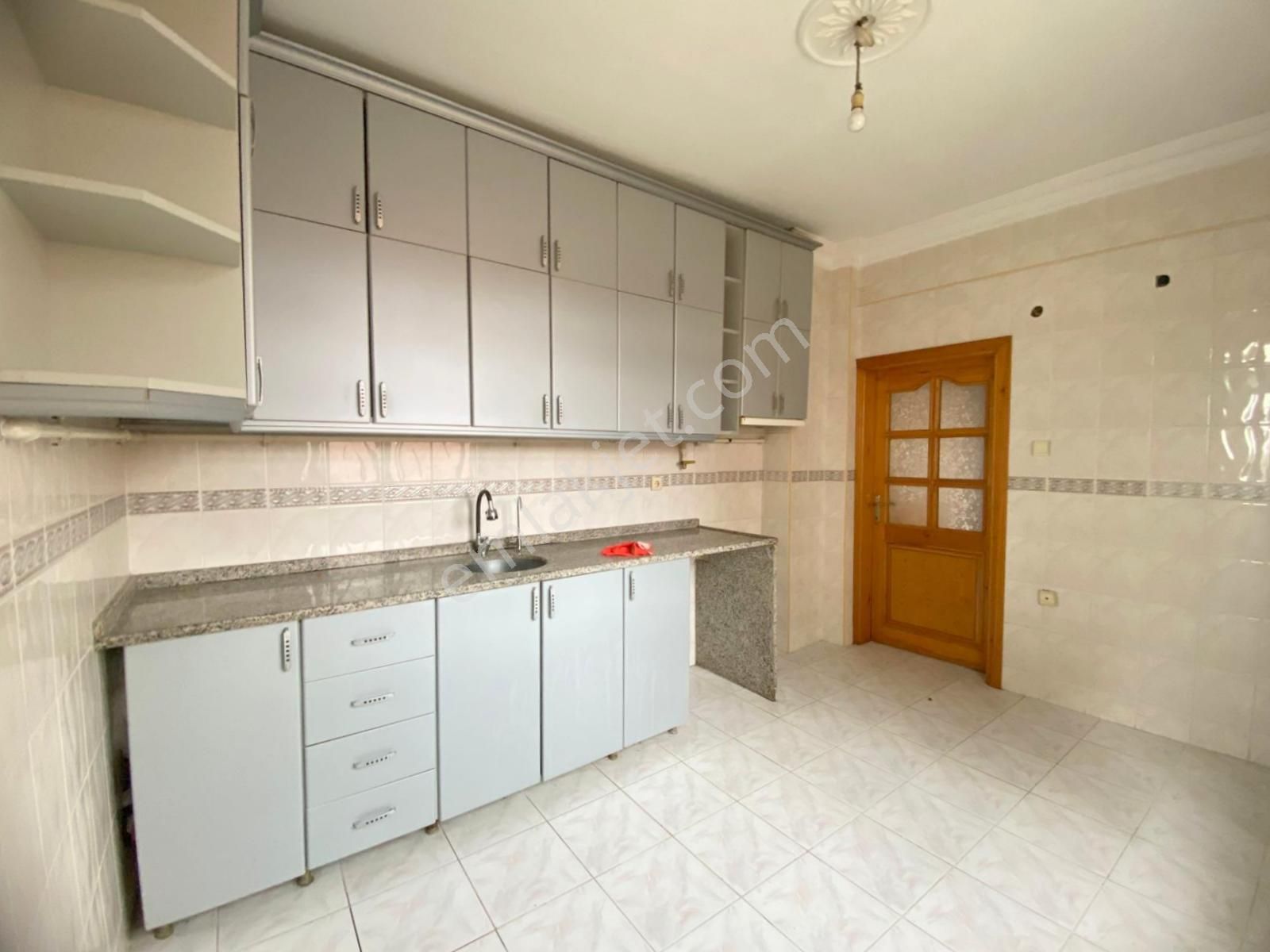 Mertcan'dan Caddeye 1dk 2 Kapalı Balkonlu Ara Kat Geniş 3+1