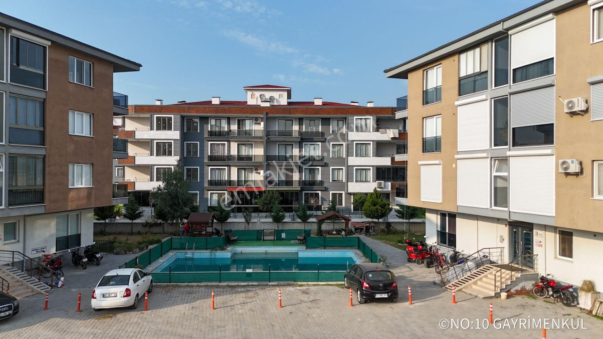 No:10 Gayrimenkul’den | Altınova’da Merkezi Konumda, Havuzlu Sitede 2+1 (krediye Uygun)