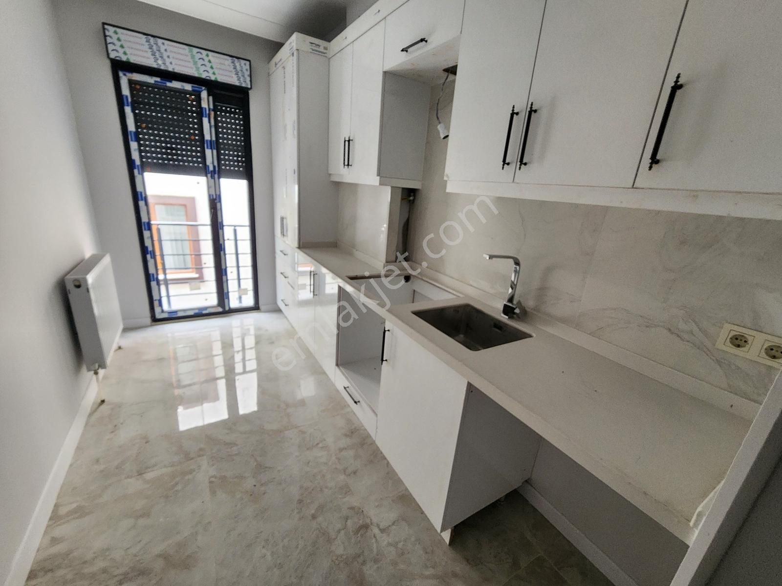 Ümraniye İstiklal Mah. Sıfır Lüks Bina Taşınmaya Hazır 2+1 Daire - Görsel 12