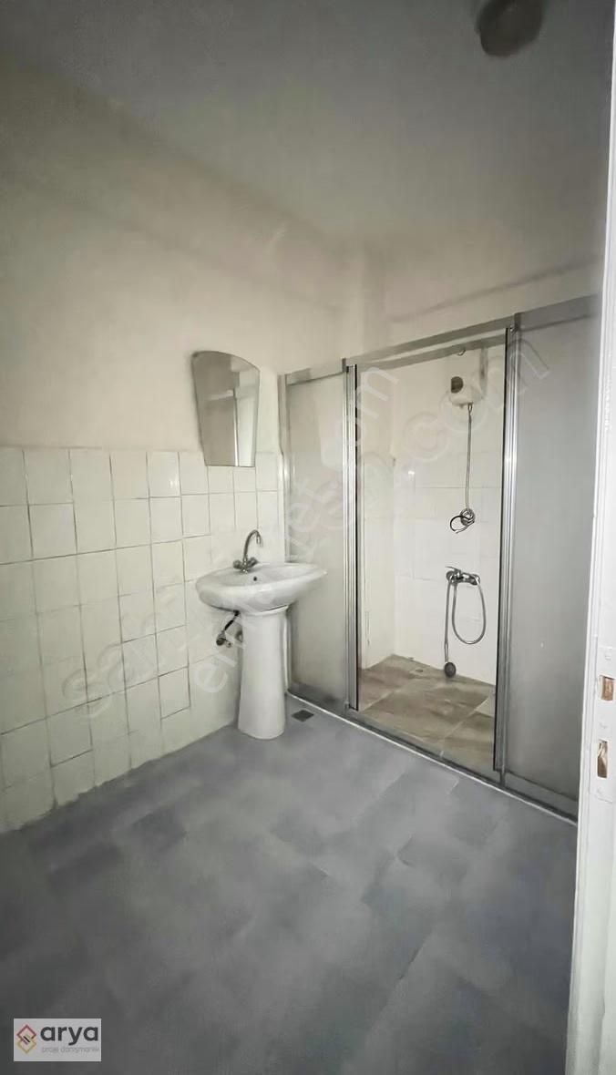 Pendik Çamçeşme'de Cadde Üzeri Kiralık 2+1 Daire - Görsel 3