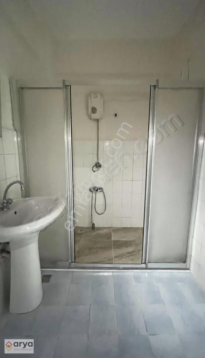 Pendik Çamçeşme'de Cadde Üzeri Kiralık 2+1 Daire - Görsel 4