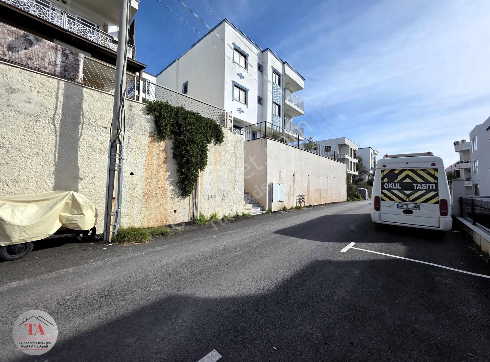 Bodrum Mumcularda Merkezi Konumda Satılık 2+1 Ferah Üst Kat Dair - Görsel 8