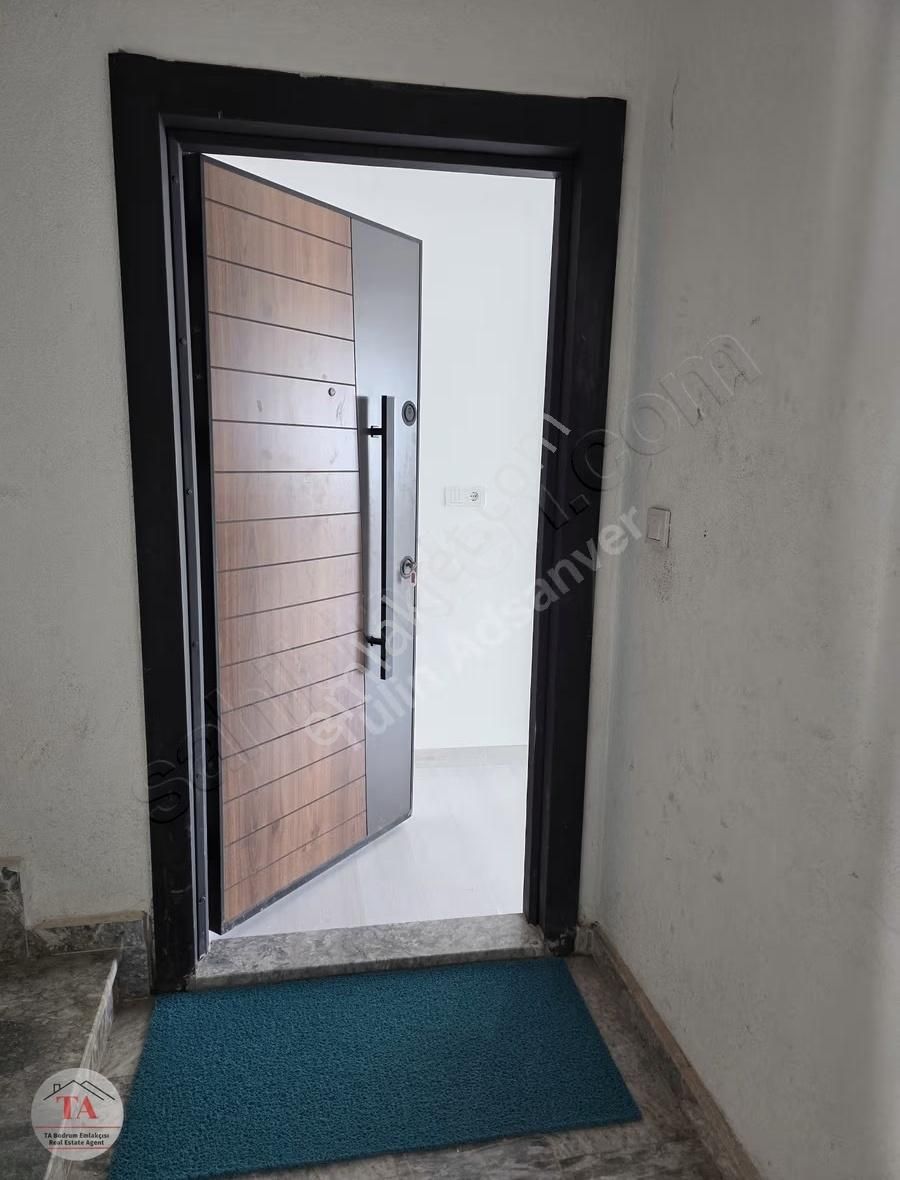 Bodrum Mumcularda Merkezi Konumda Satılık 2+1 Ferah Üst Kat Dair