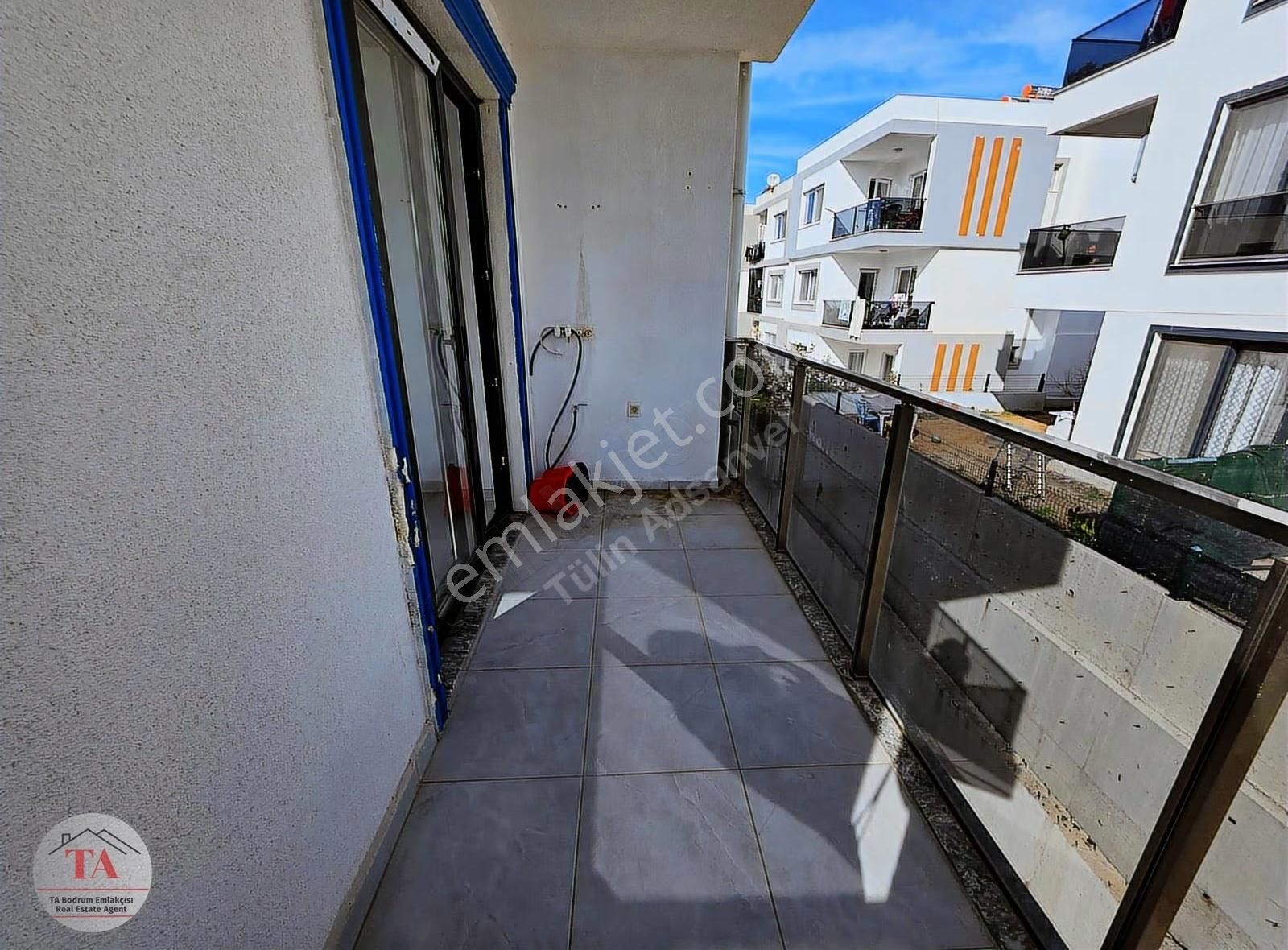 Bodrum Mumcularda Merkezi Konumda Satılık 2+1 Ferah Üst Kat Dair - Görsel 4