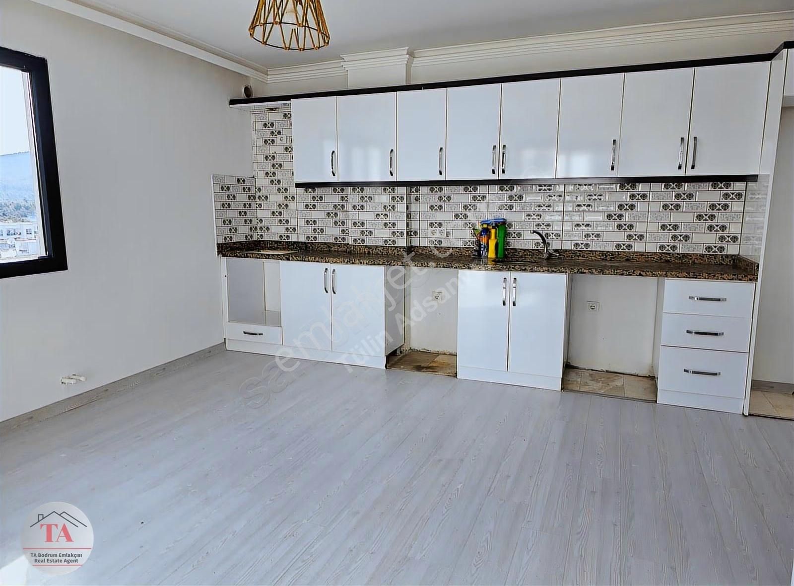 Bodrum Mumcularda Merkezi Konumda Satılık 2+1 Ferah Üst Kat Dair - Görsel 13