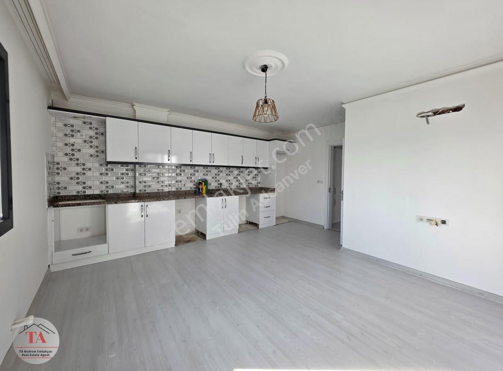 Bodrum Mumcularda Merkezi Konumda Satılık 2+1 Ferah Üst Kat Dair - Görsel 11