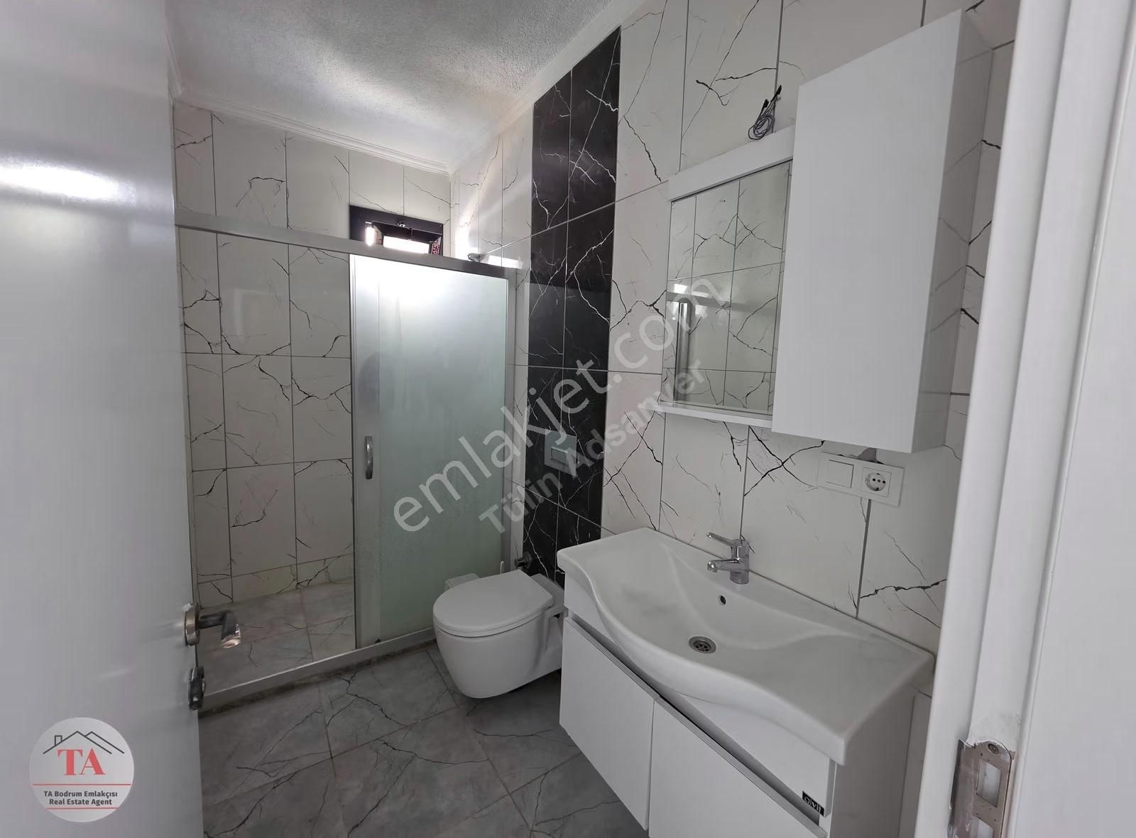 Bodrum Mumcularda Merkezi Konumda Satılık 2+1 Ferah Üst Kat Dair - Görsel 12