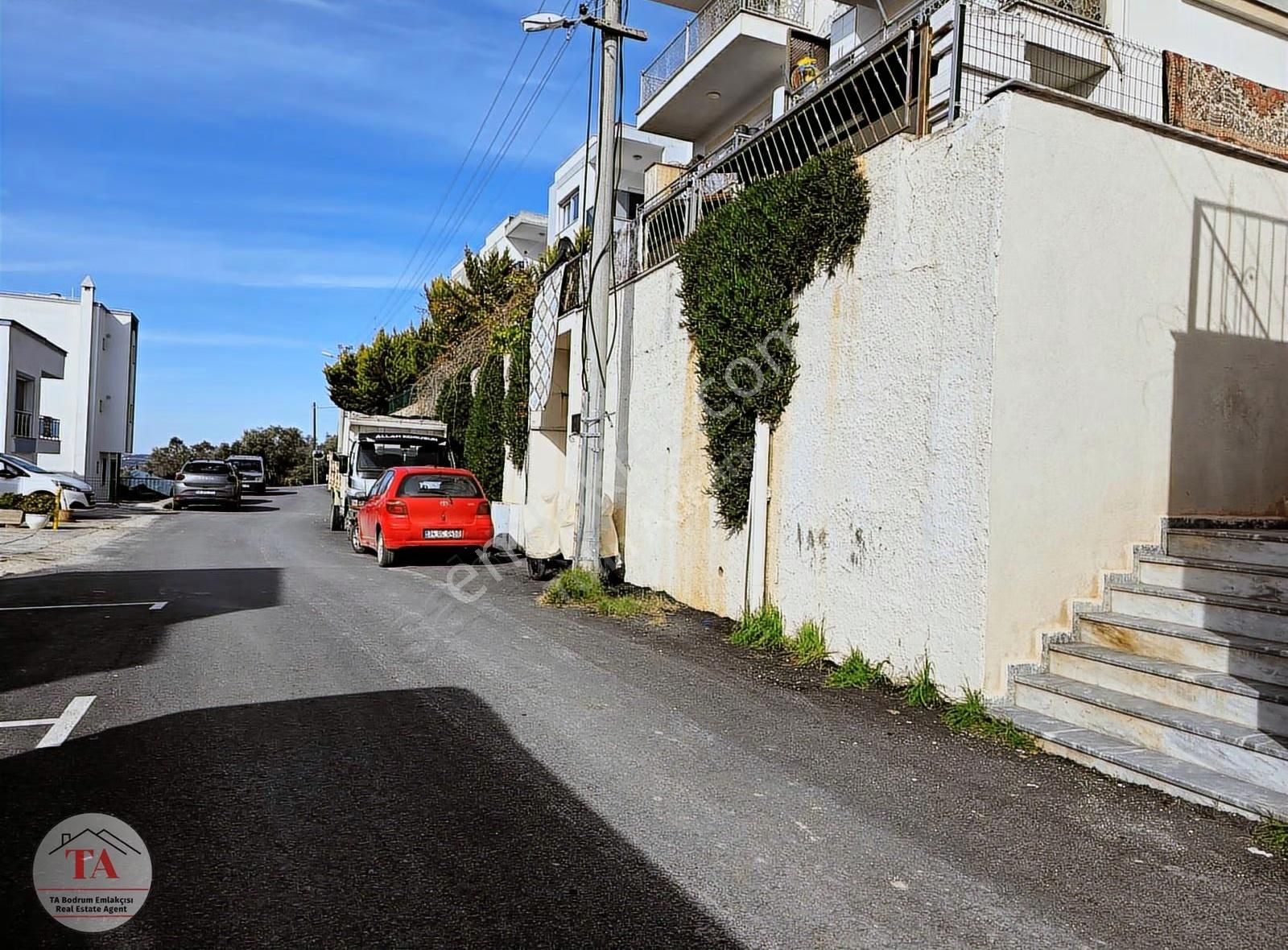 Bodrum Mumcularda Merkezi Konumda Satılık 2+1 Ferah Üst Kat Dair - Görsel 3