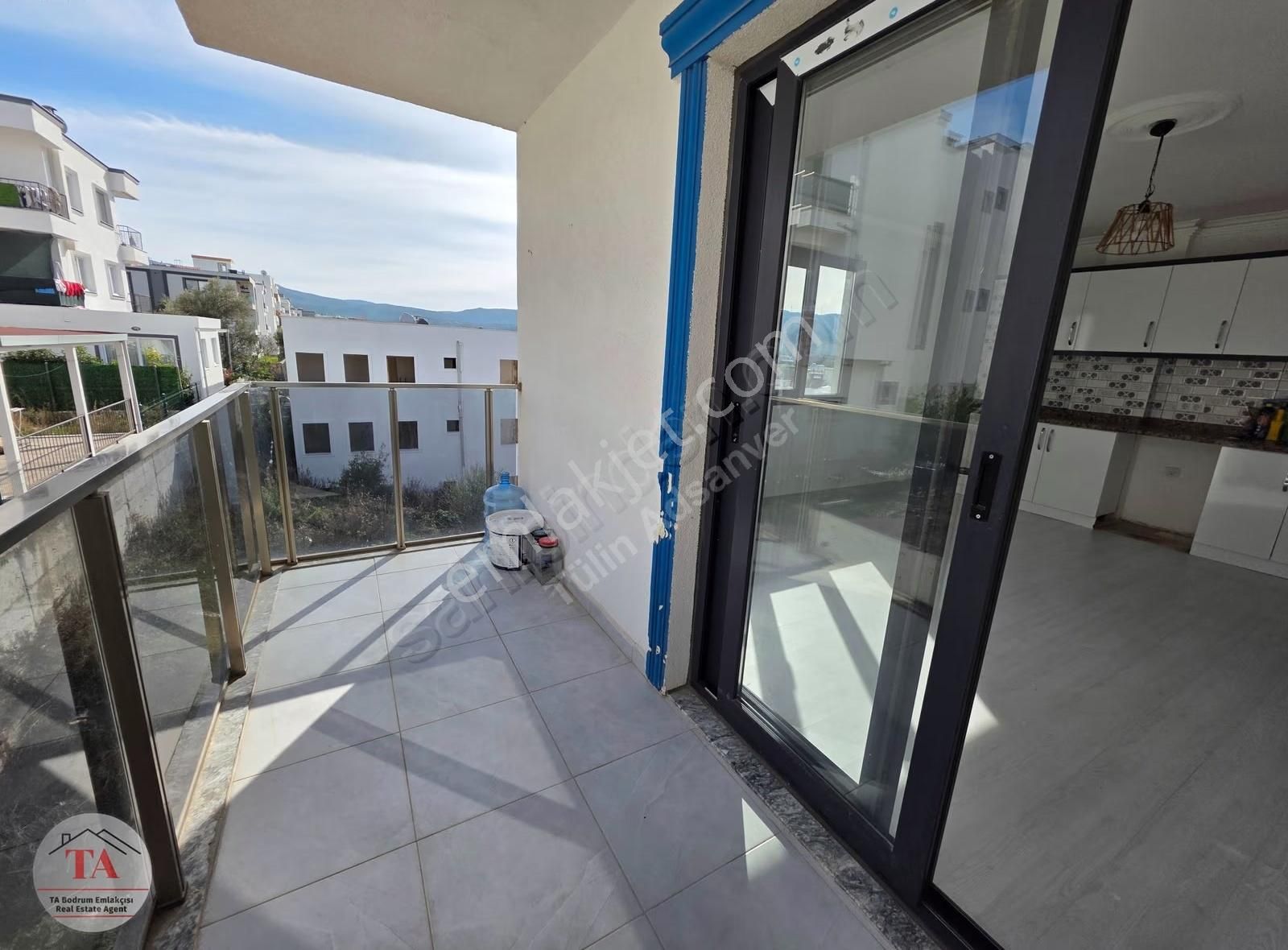 Bodrum Mumcularda Merkezi Konumda Satılık 2+1 Ferah Üst Kat Dair - Görsel 14