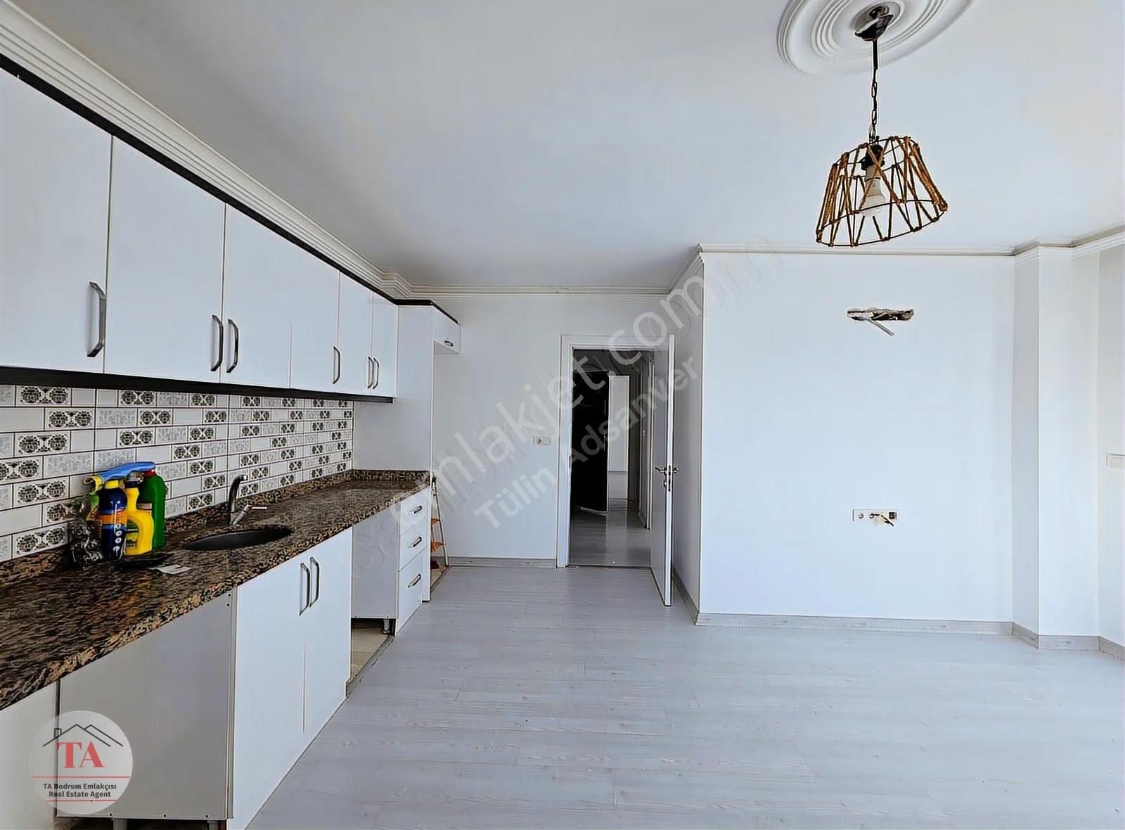 Bodrum Mumcularda Merkezi Konumda Satılık 2+1 Ferah Üst Kat Dair - Görsel 18