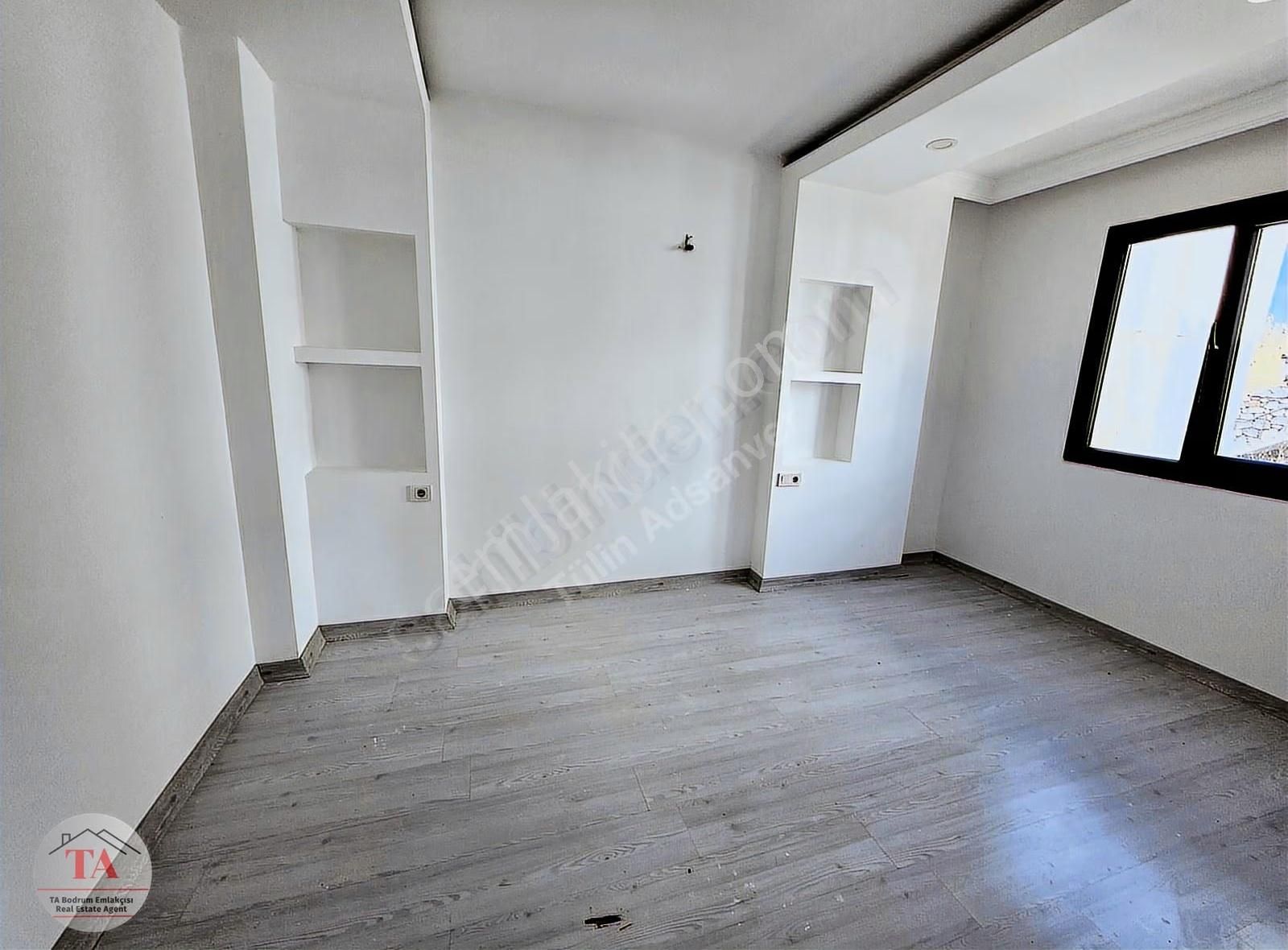 Bodrum Mumcularda Merkezi Konumda Satılık 2+1 Ferah Üst Kat Dair - Görsel 16