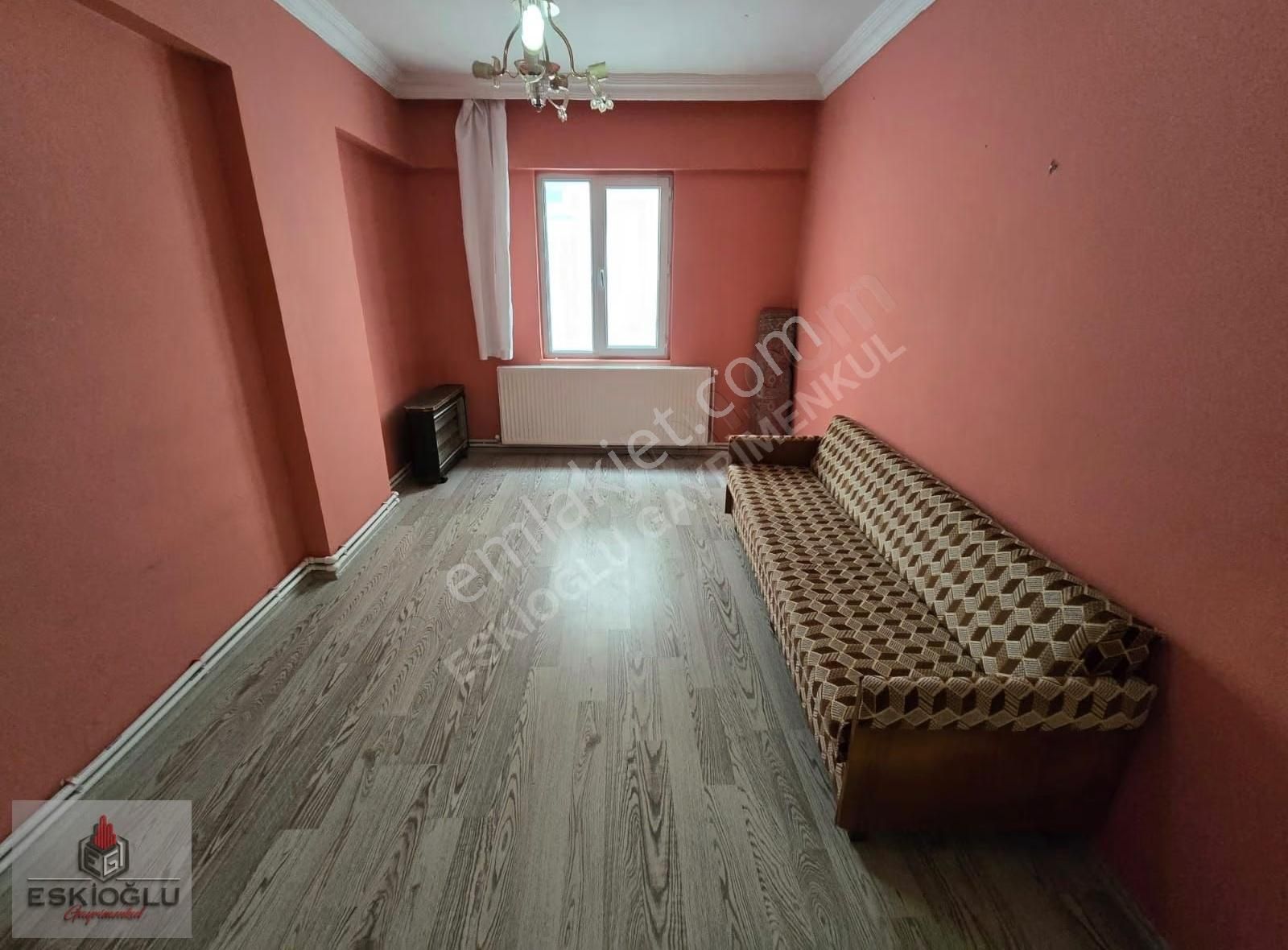 Karasu'da Denize Yakın, Ara Kat 2+1 Daire - Görsel 3
