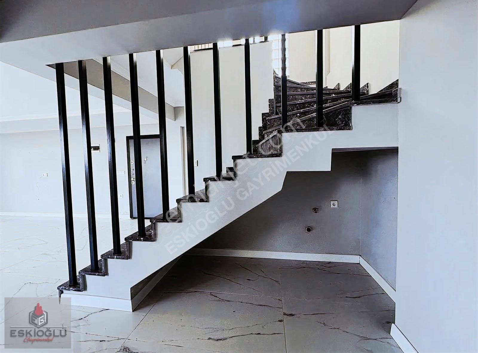 Eskioğlu'ndan Denize Yakın 4+1 Havuzlu Villa - Görsel 21