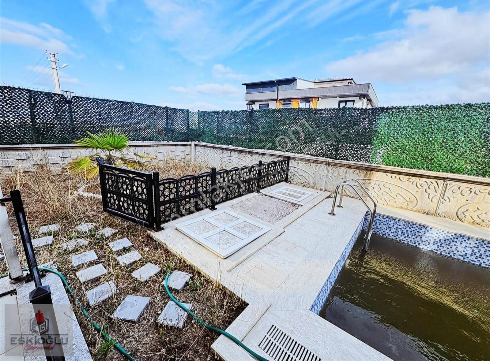 Eskioğlu'ndan Denize Yakın 4+1 Havuzlu Villa - Görsel 18