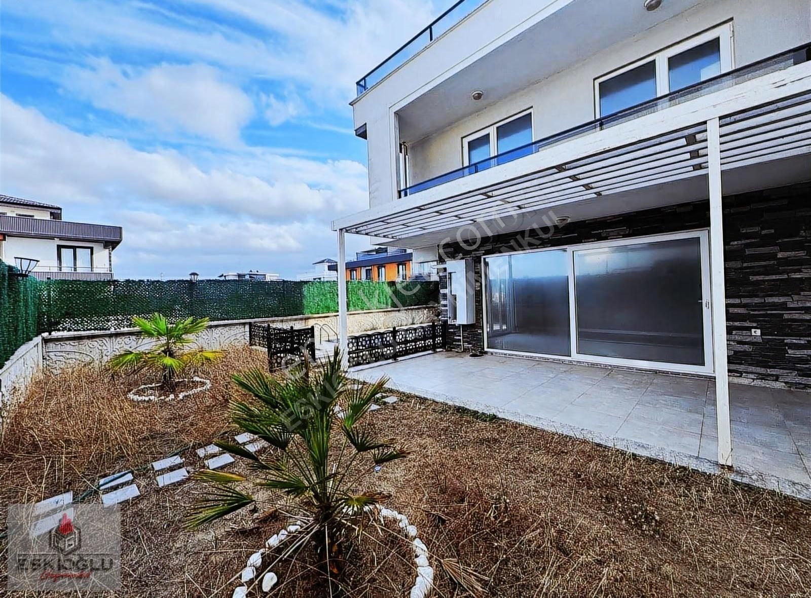 Eskioğlu'ndan Denize Yakın 4+1 Havuzlu Villa - Görsel 9