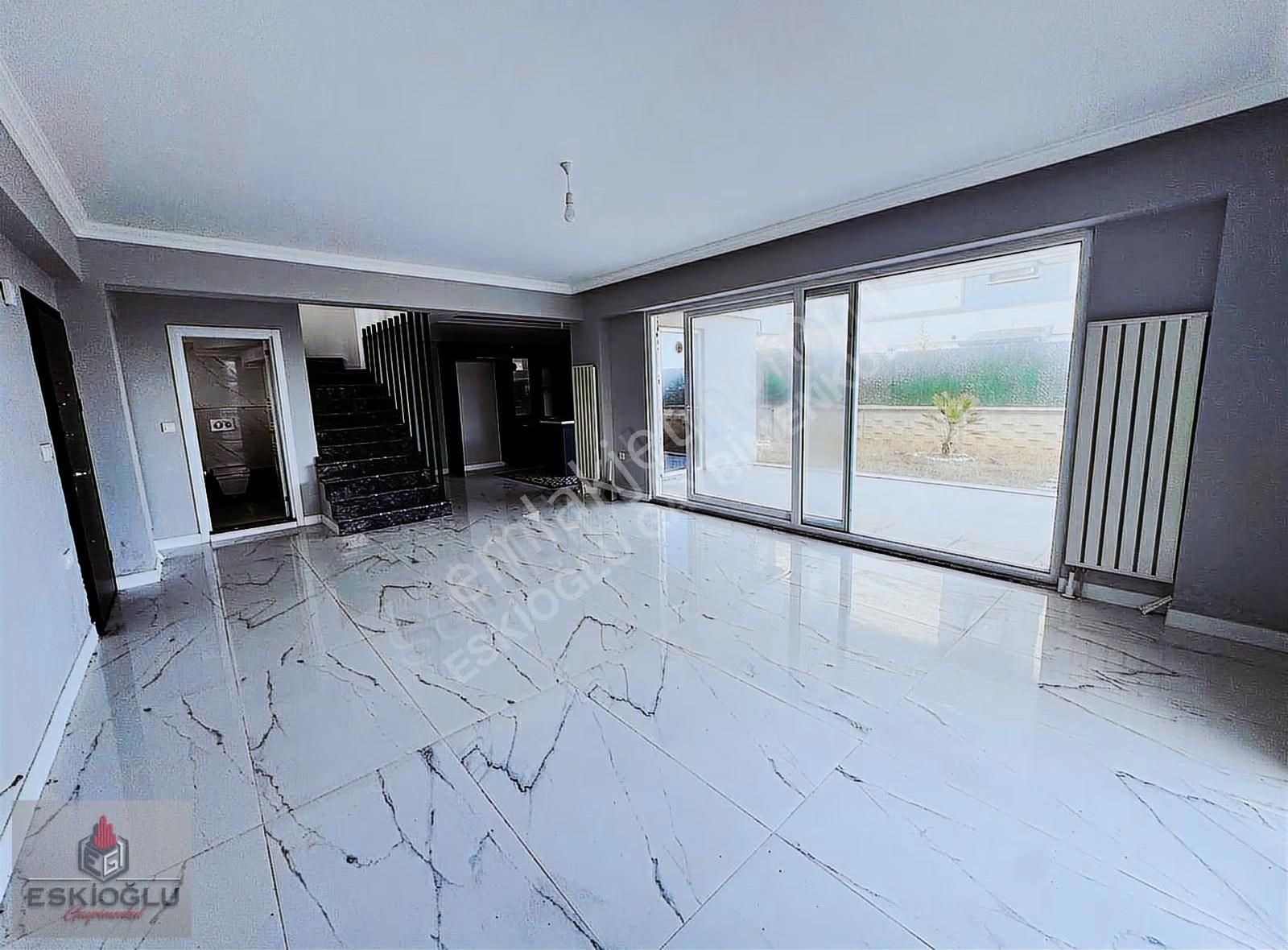Eskioğlu'ndan Denize Yakın 4+1 Havuzlu Villa - Görsel 11