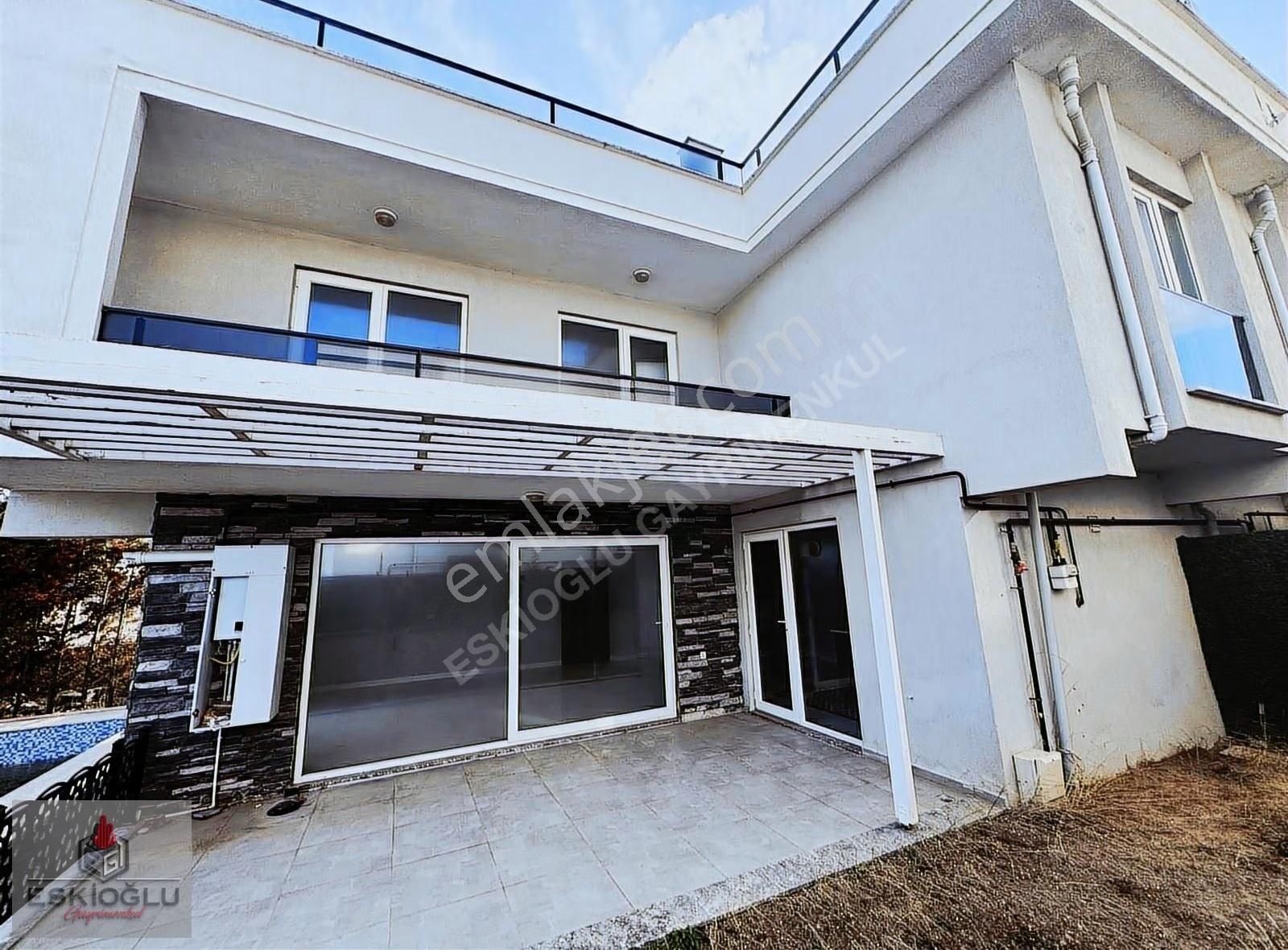 Eskioğlu'ndan Denize Yakın 4+1 Havuzlu Villa - Görsel 17