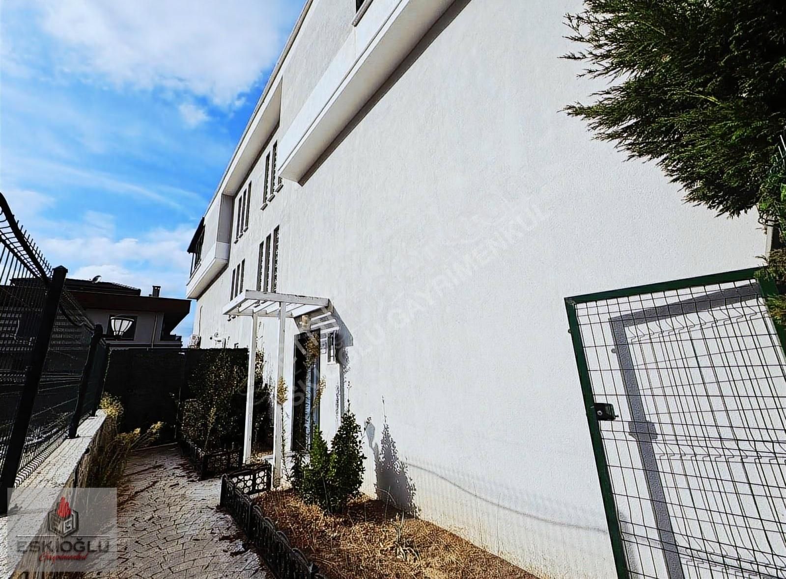 Eskioğlu'ndan Denize Yakın 4+1 Havuzlu Villa - Görsel 15