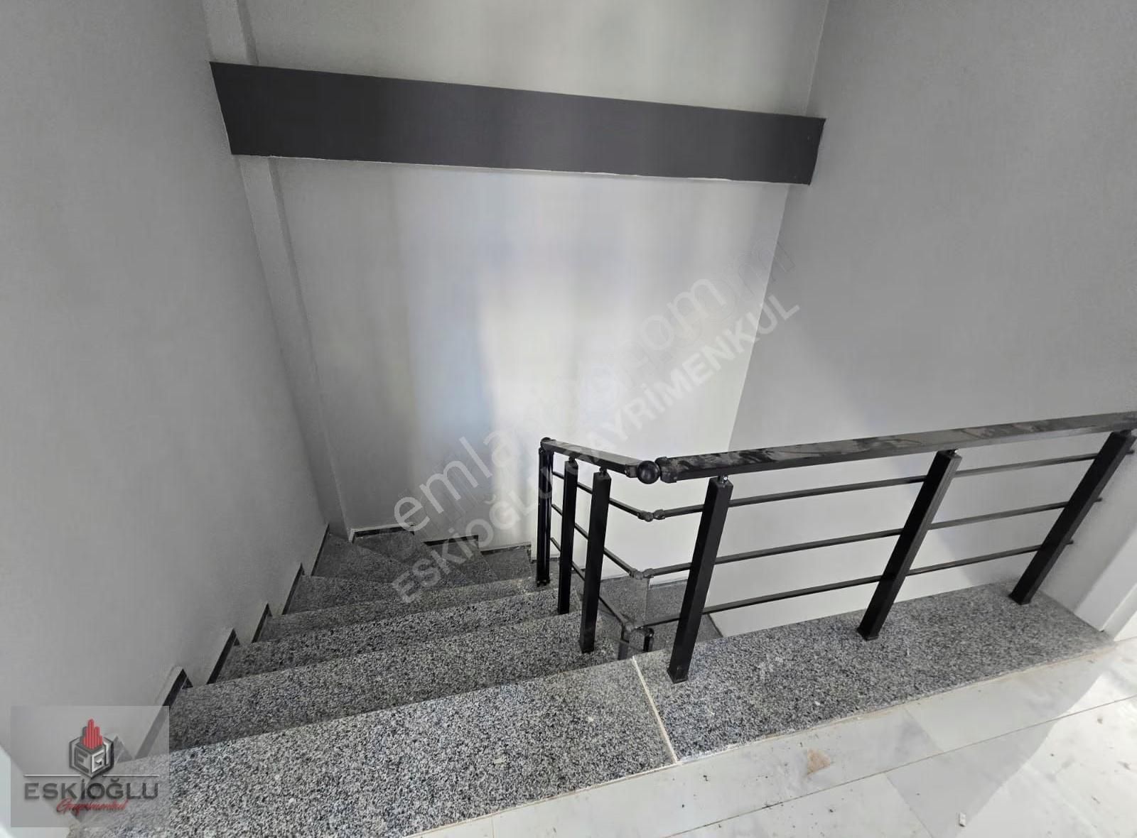 Çarşı Merkezde Stadyum Ve Pazara Yakın 4+1 - Görsel 2