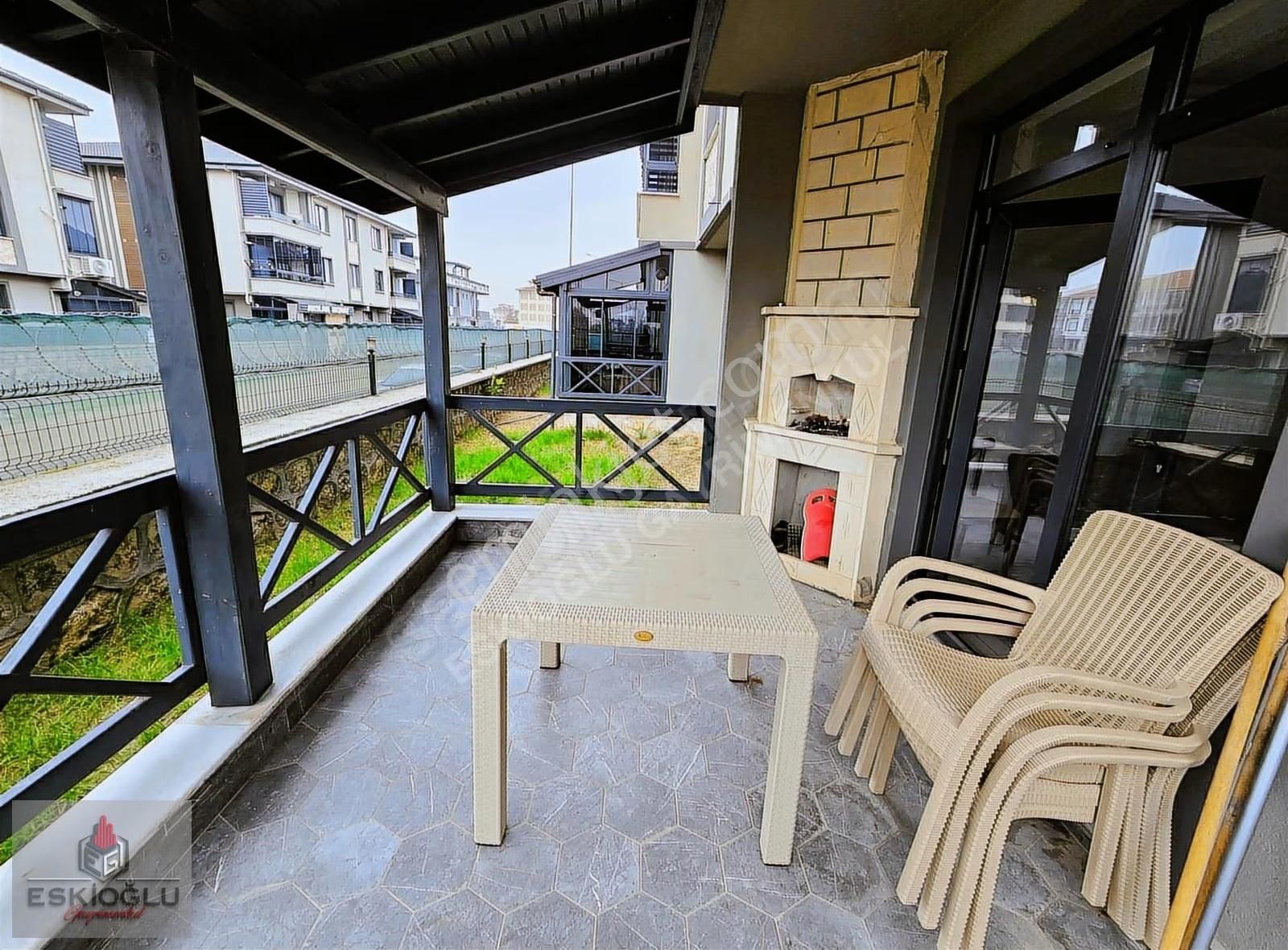 Eskioğlu'ndan Site İçinde Villa Tadında Balkonu Olan 2+1 Daire - Görsel 3