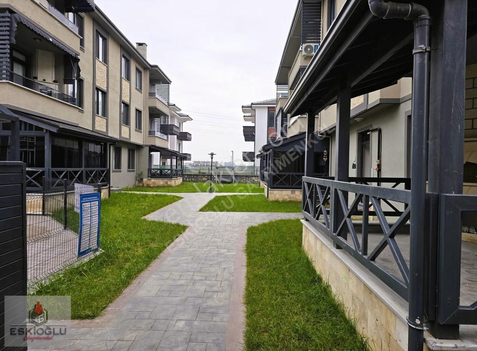Eskioğlu'ndan Site İçinde Villa Tadında Balkonu Olan 2+1 Daire - Görsel 2
