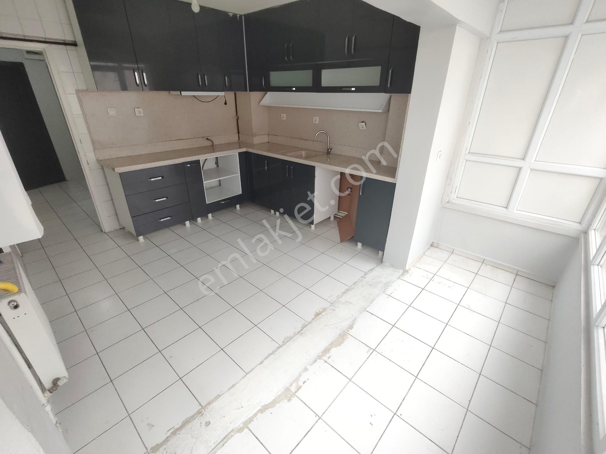 Yılmaz Gayrımenkulden Vatan Caddesi Üstü 1.arakatta Yapılı Şahane Konumda Kiralık Daire - Görsel 25