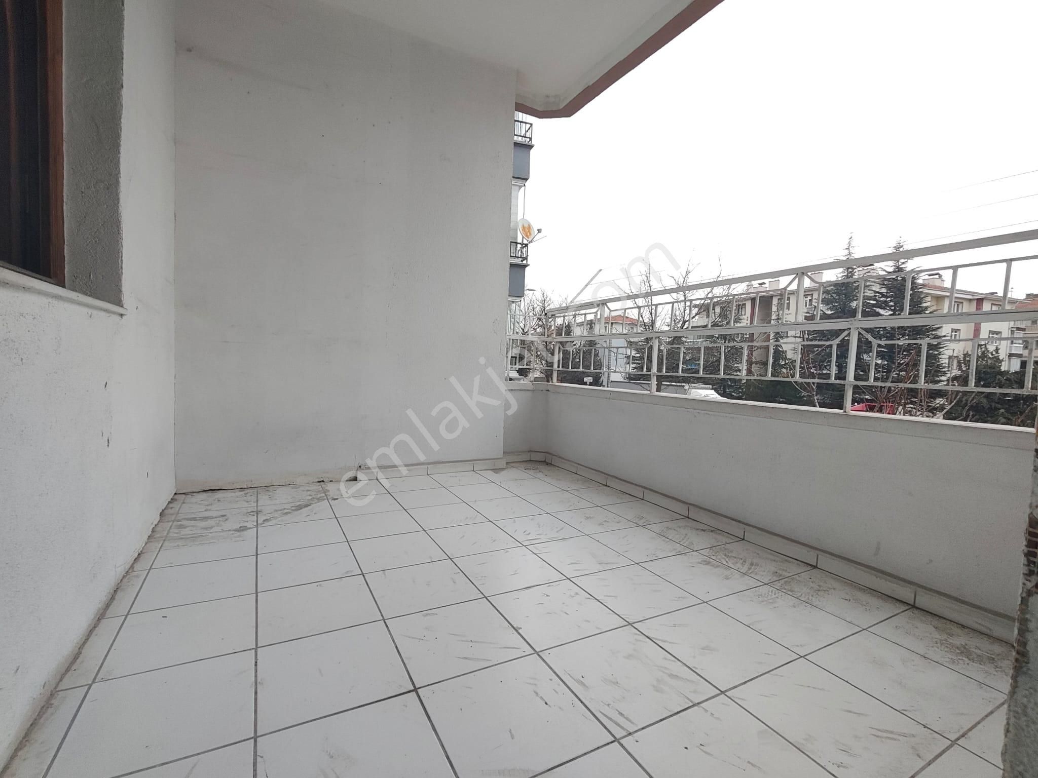 Yılmaz Gayrımenkulden Vatan Caddesi Üstü 1.arakatta Yapılı Şahane Konumda Kiralık Daire - Görsel 30