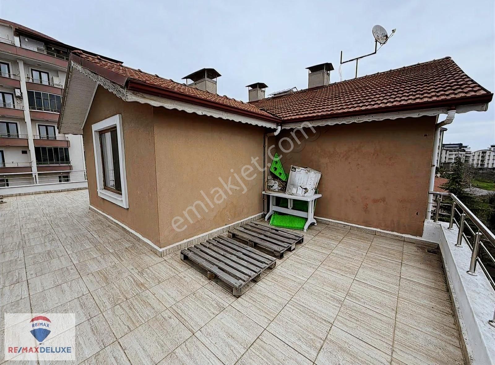 İzmit Bağçeşmede Geniş Teraslı Eğimsiz Satılık 4+1 Çatı Dubleks - Görsel 8