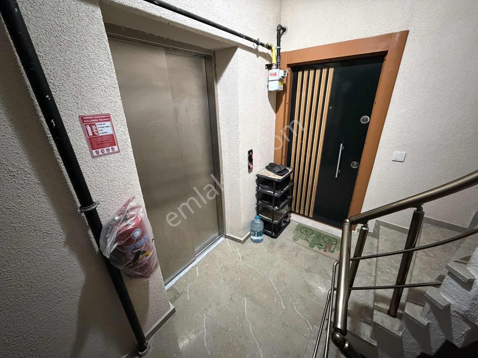 Caddeye Yakın Habibler Mh. 2+1 80m2 2.yıllık 1.katta Gibi Giriş - Görsel 30