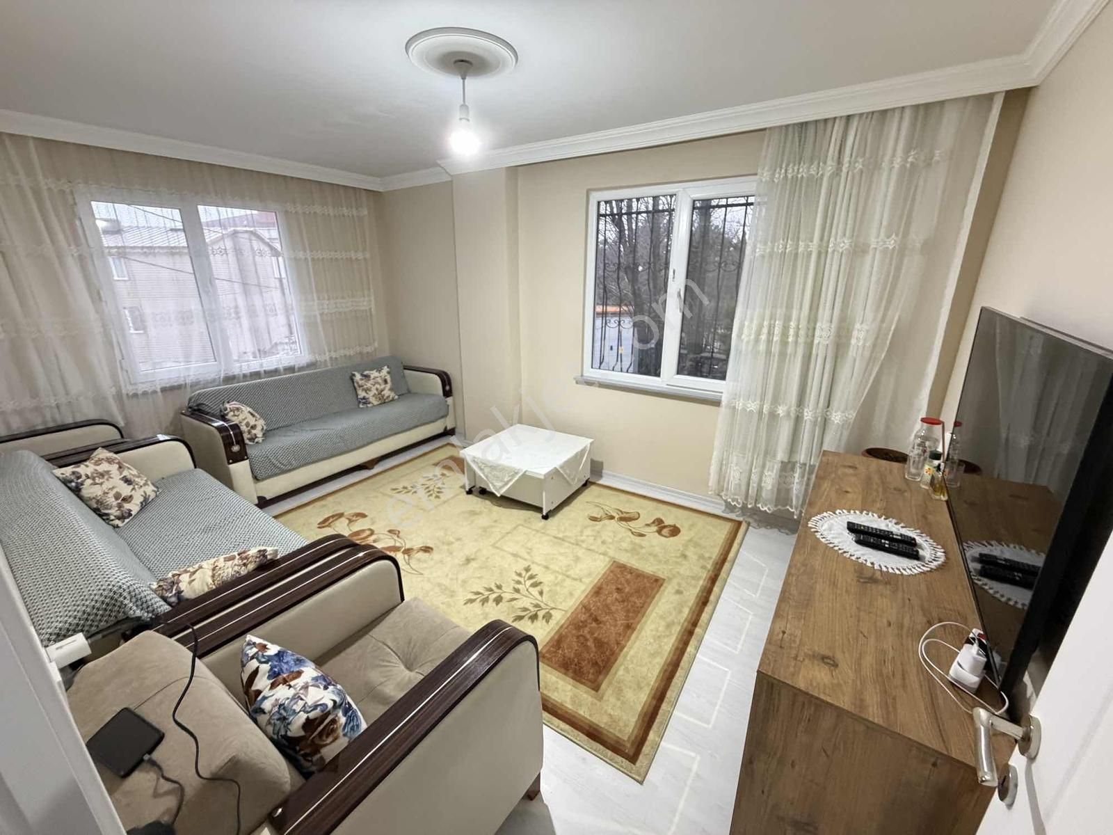 Caddeye Yakın Habibler Mh. 2+1 80m2 2.yıllık 1.katta Gibi Giriş