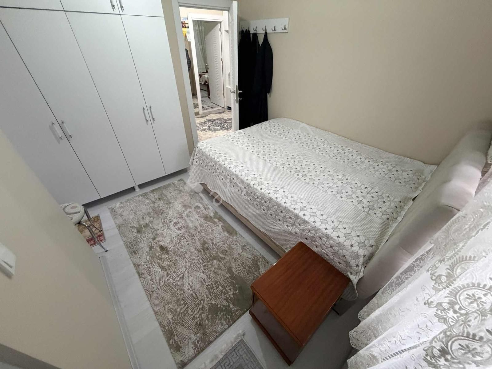 Caddeye Yakın Habibler Mh. 2+1 80m2 2.yıllık 1.katta Gibi Giriş - Görsel 14