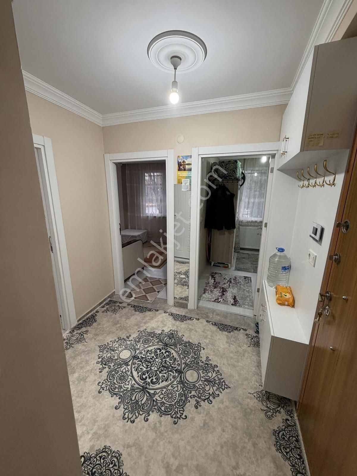 Caddeye Yakın Habibler Mh. 2+1 80m2 2.yıllık 1.katta Gibi Giriş - Görsel 10