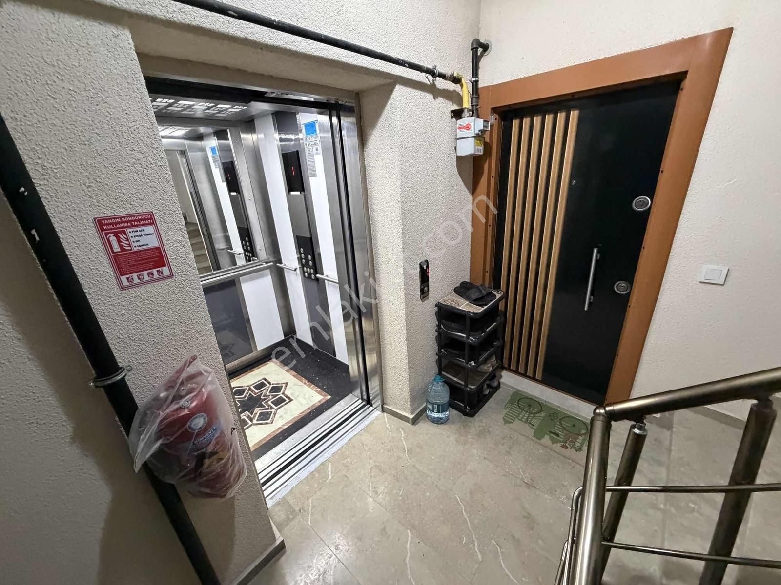 Caddeye Yakın Habibler Mh. 2+1 80m2 2.yıllık 1.katta Gibi Giriş - Görsel 17