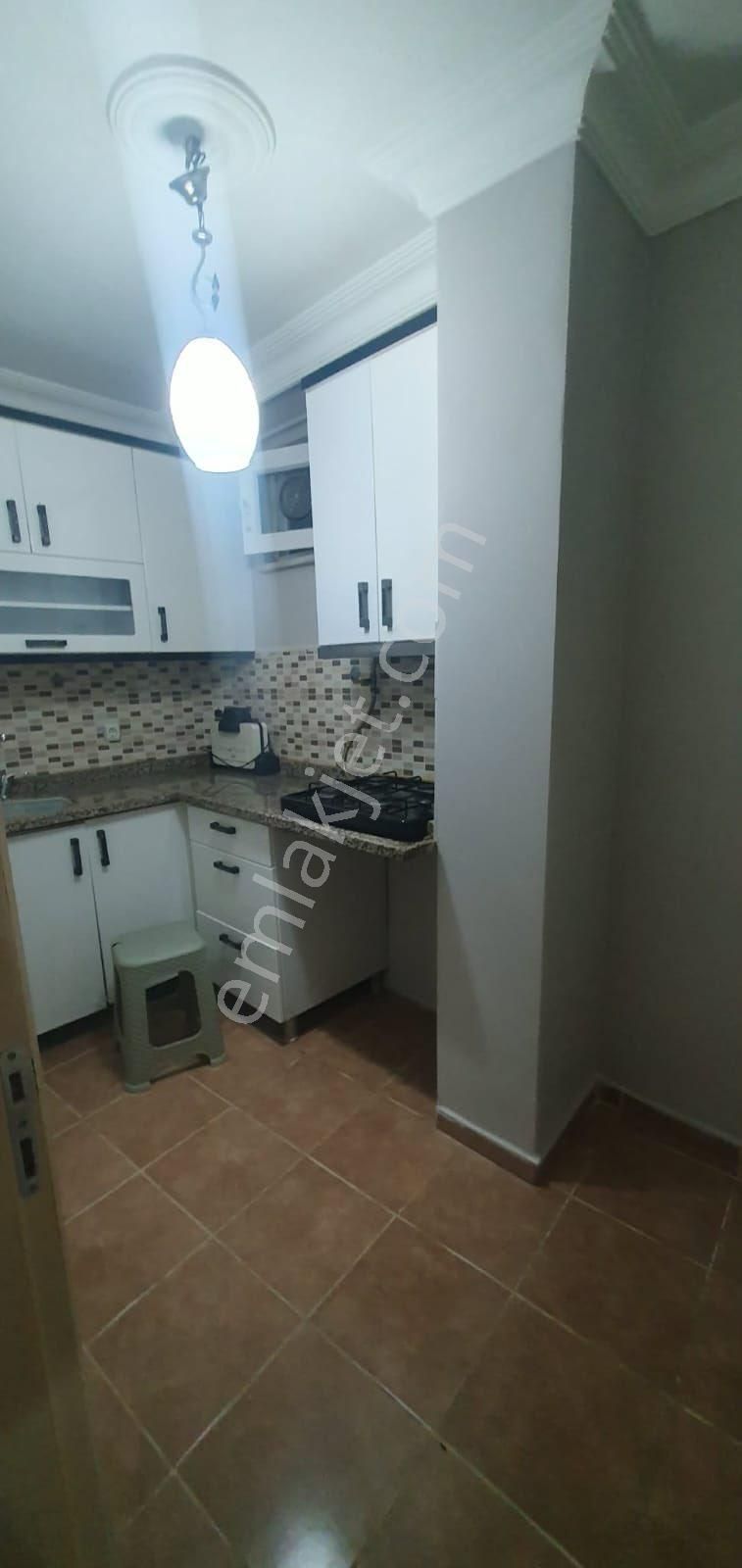 Çekmeköy Belediyeye Köşe İskanlı 1+1 Satılık Daire