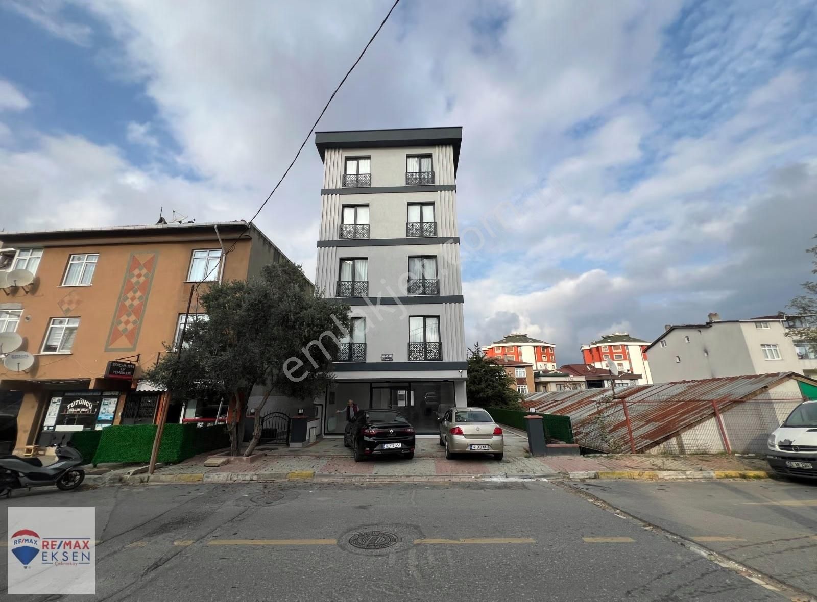 Hamza Yerlikaya Bulvarına 3. Bina 75 M2 Giriş Dükkan Mağaza