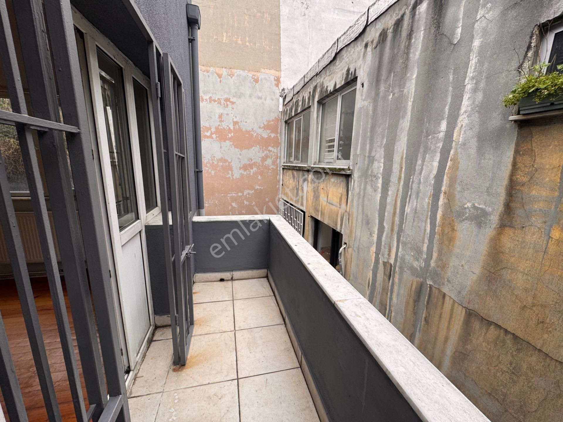 Cihangir’de Galataport’a Komşu Teraslı Ofis&yaşam İçin İdeal 2+1 Kiralık Daire - Görsel 35